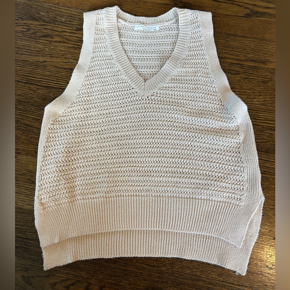 Final Touch
Cream Knit Sleeveless V neck Sweater Vest
SZ.S